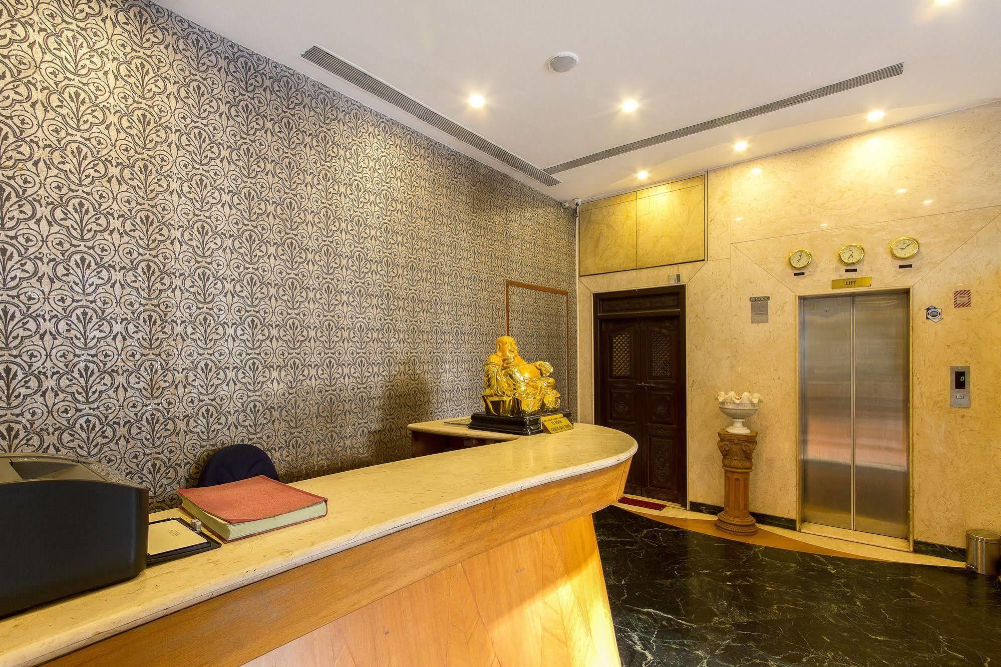 Yahvi Hotel Vadodara Extérieur photo